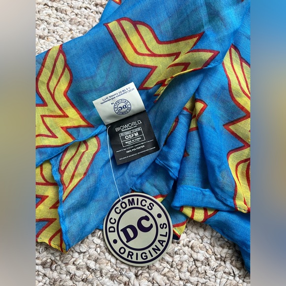 Wonder Woman Scarf - Picture 3 of 3
